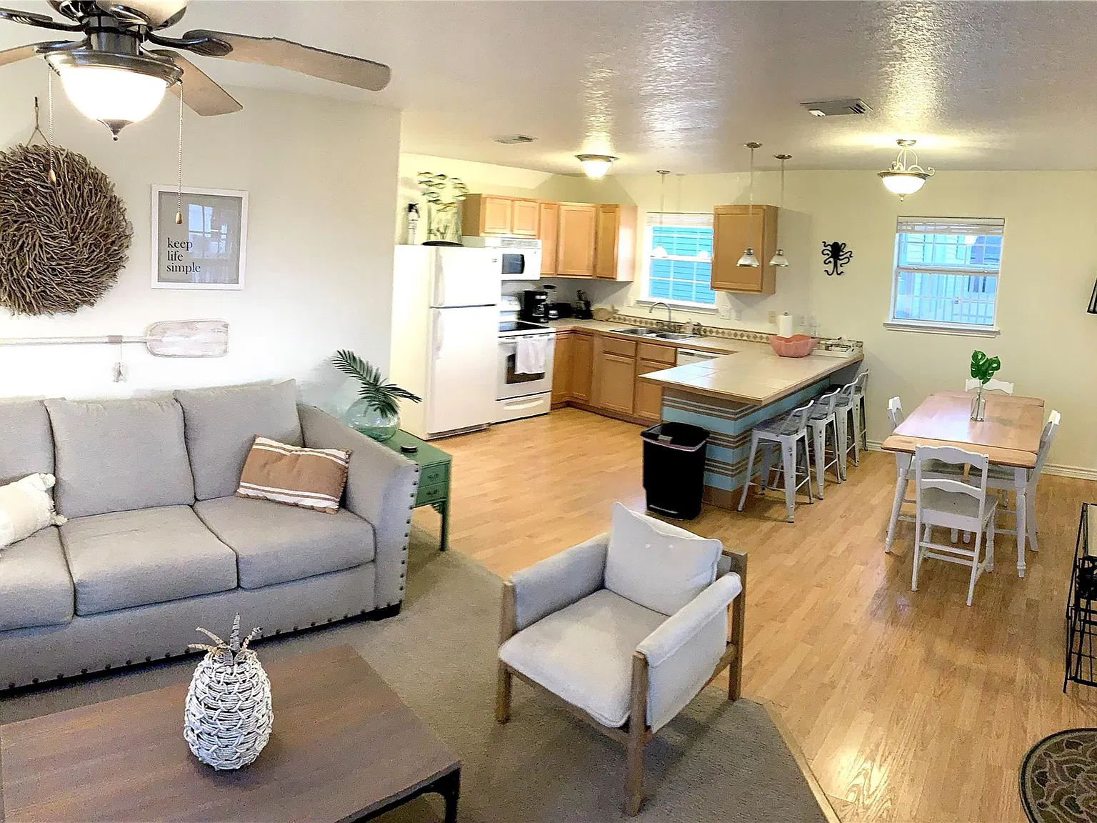 3 bed, 2.5 bath, 1056 sqft, $2,750 — Photo 4