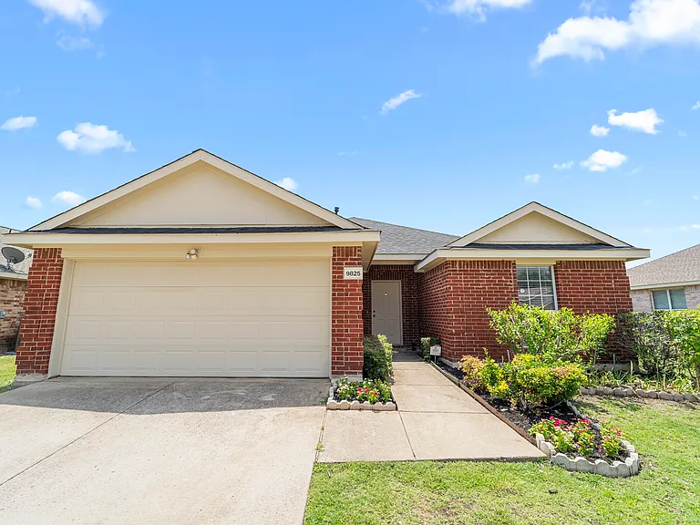 9825 Tyler Dr — Photo 2
