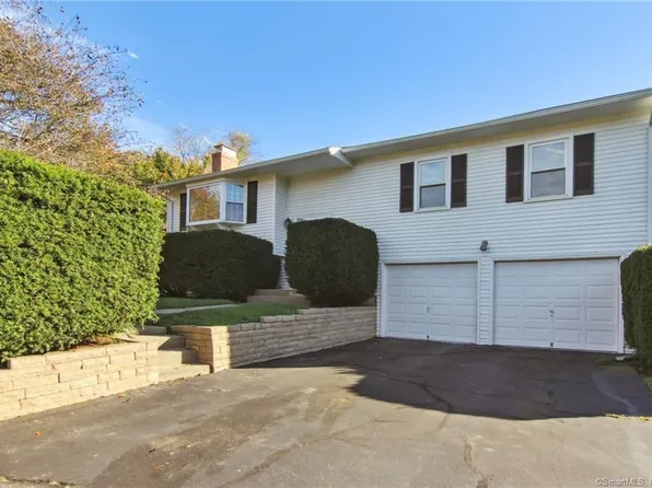 28 Sequin Drive, Groton, CT 06340