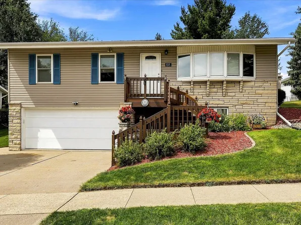 1505 Lucy Dr, Dubuque, IA 52002