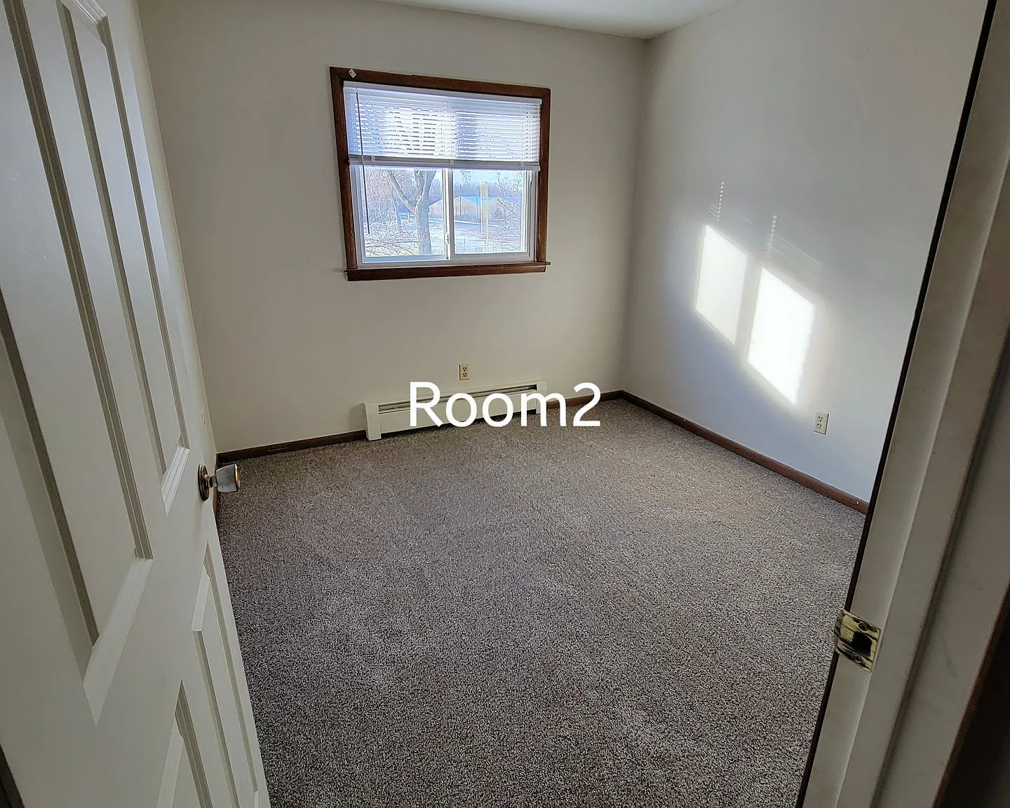 Great 2 Bedroom Near Downtown Shakopee With Parking! — Photo 2