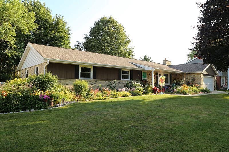 1st image of 1021 West Brentwood LANE