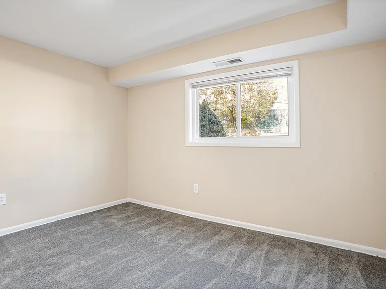 Raleigh Court Apartments — Photo 7