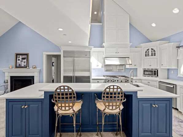 1 Gussett Rd, Wenham, MA 01984