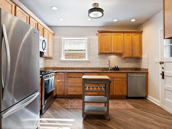 5th image of 2231 N Bissell St APT 1E