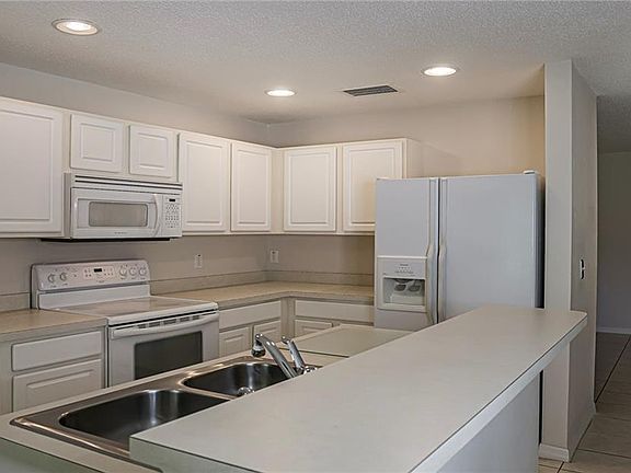 3rd image of 4316 Silver Falls Dr