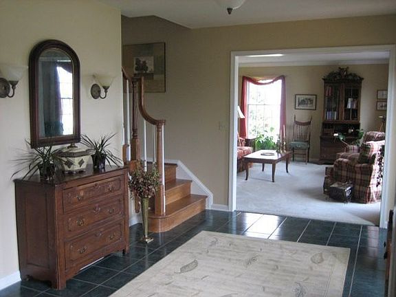 foyer  / living room