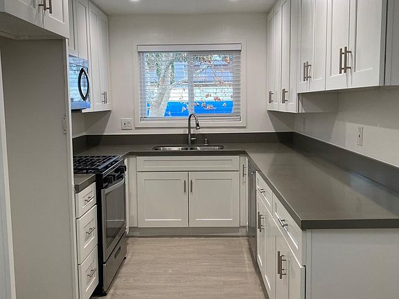4th image of 21317 Costanso St #D