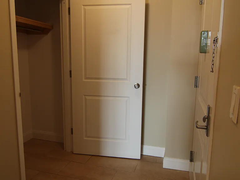 2012 31st St #2G — Photo 12