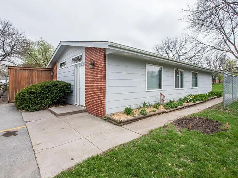 1350 Barkley Ct — Photo 11