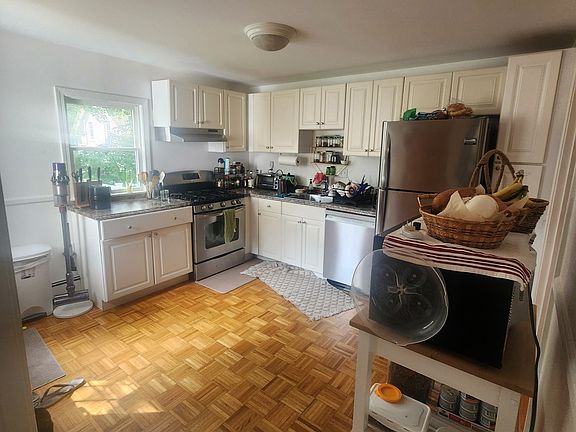 2nd image of 8 1/2 Pine St
