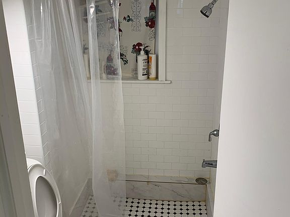 3rd image of 208 Summit Ave