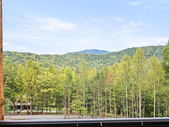 3rd image of 323 Mountain Top Dr