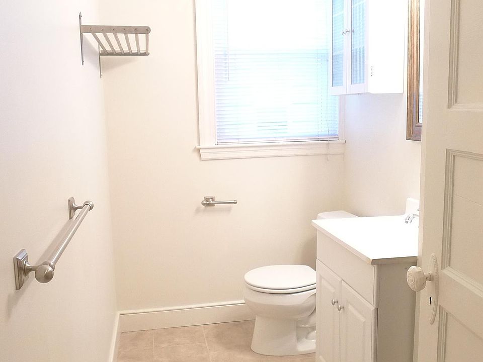 2nd image of 207 Brown St #1L