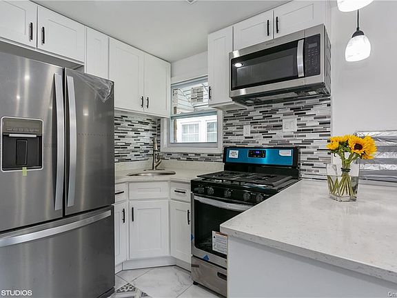 3rd image of 2762 Hone Ave