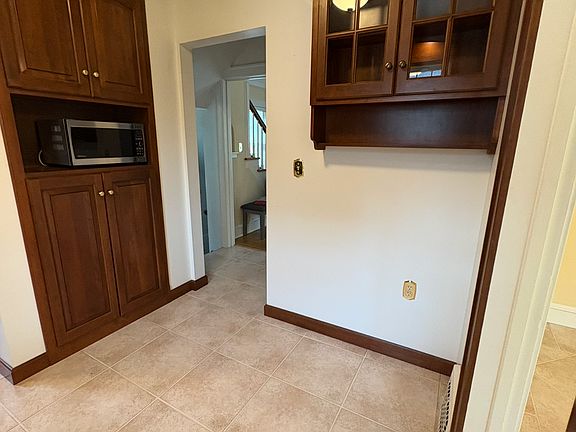 5th image of 26939 Russell Rd