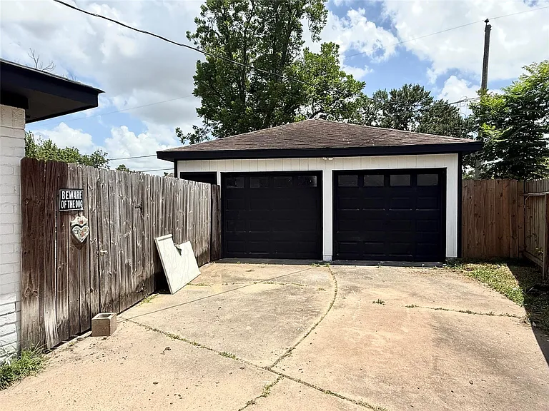 8911 Hendon Ln — Photo 18