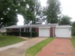 108 Lakeland Hills Dr, Fairview Heights, IL 62208