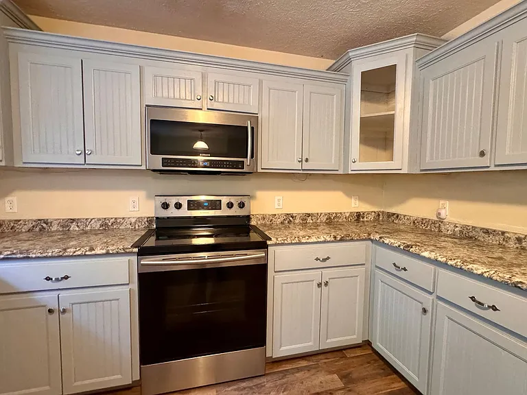 14209 Haywood Dr — Photo 6