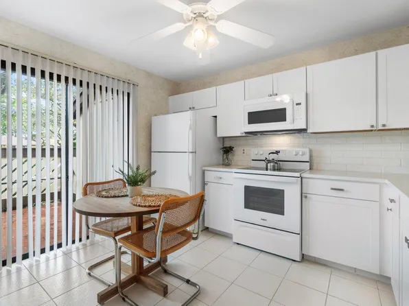 86 Wood Rose Court, Royal Palm Beach, FL 33411