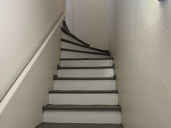 3rd image of 1020 Jamison Ave NE #4