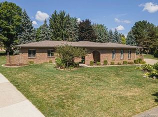 1710 Ross Dr, Troy, MI