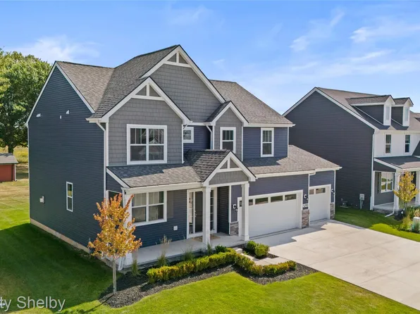 52090 Wellington Valley Dr, Macomb, MI 48042