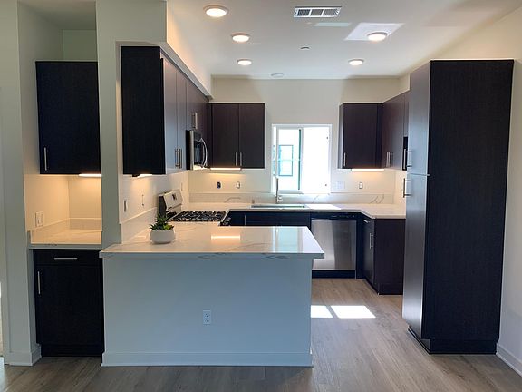 Kitchen and coffee bar