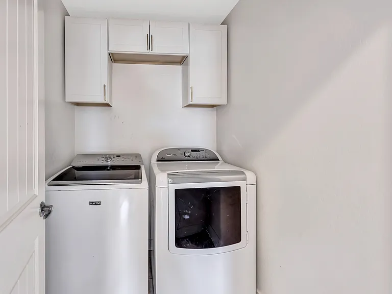 861 W Love Rd — Photo 17