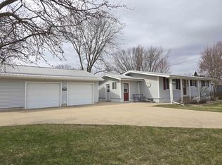 2506 River Rd, Decorah, IA 52101