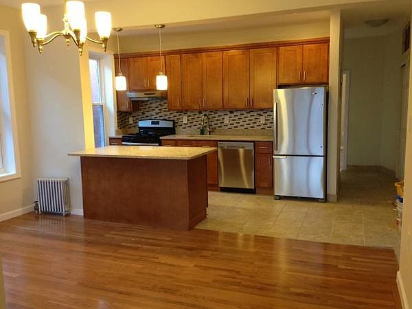1st image of 2356 Crescent St
