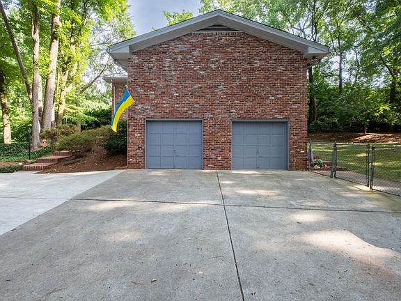 5th image of 2752 Townley Cir