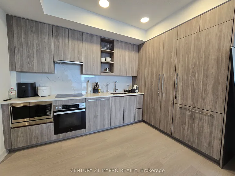 27 McMahon Dr #1806 — Photo 11