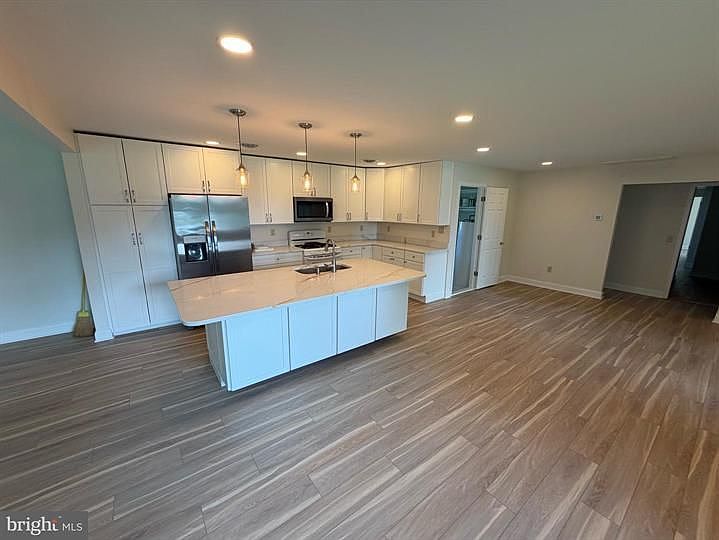 2nd image of 109 Yewell Rd