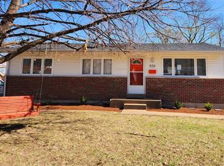 950 Campion Ln, Florissant, MO 63031