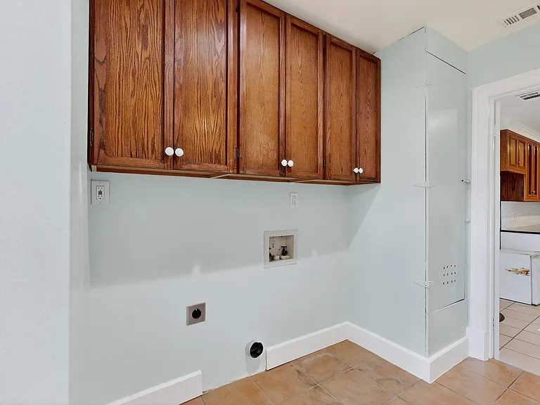 409 Dewitt St — Photo 11