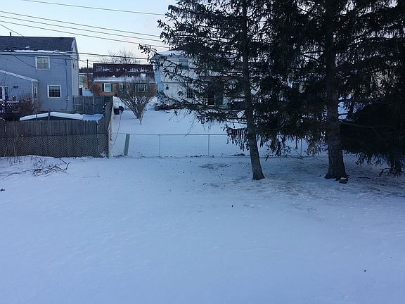 3rd image of 33 Joann Dr