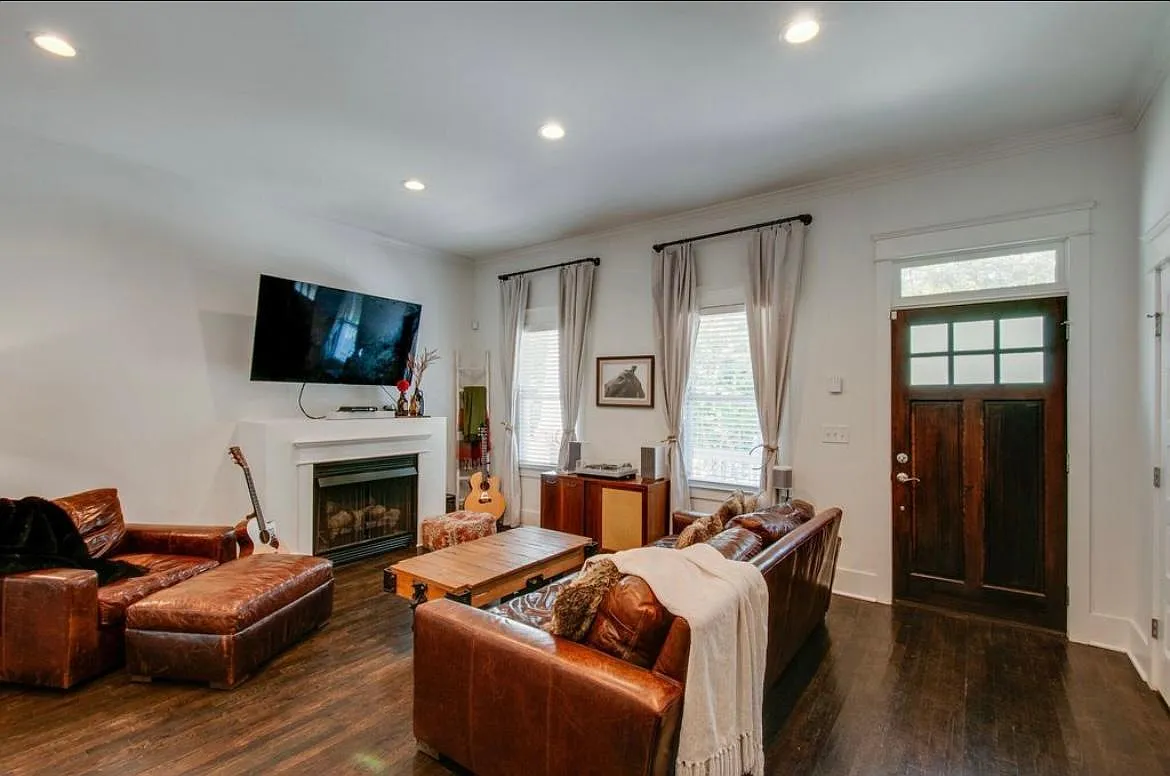 1209 Cline Ave — Photo 1