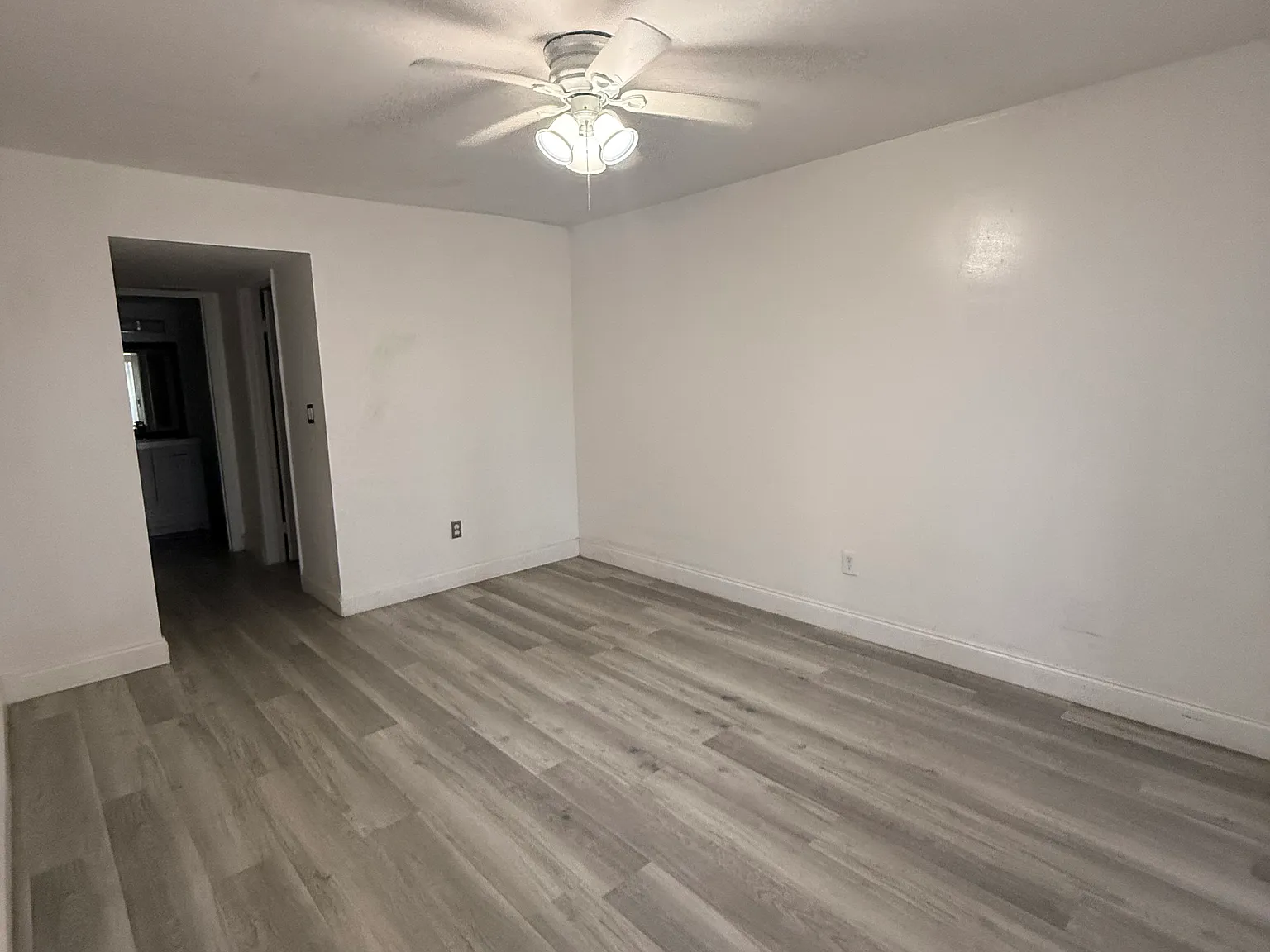 2 bed, 960 sqft, $2,300 — Photo 4