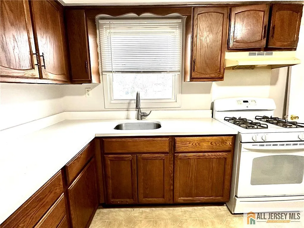 2 bed, 1.5 bath, $2,200 — Photo 2