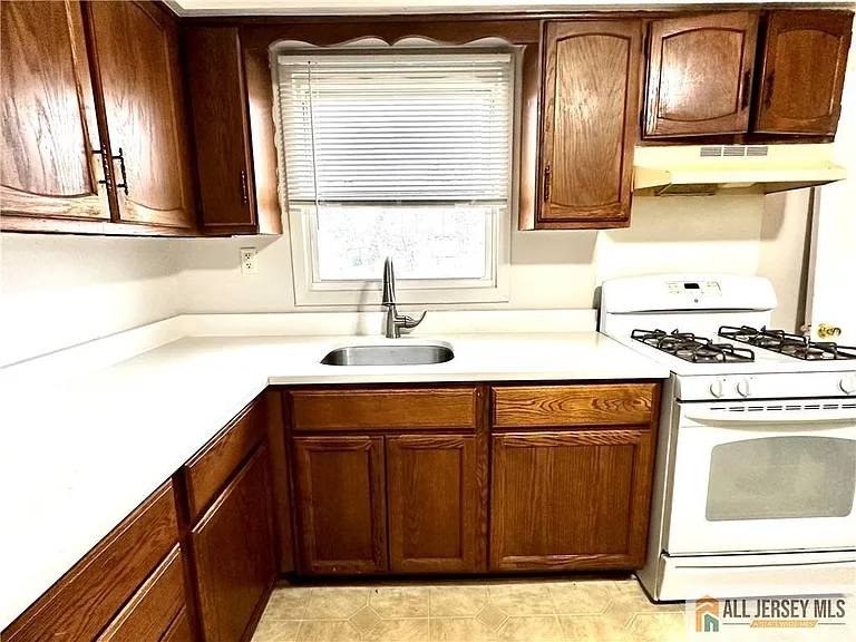 909 Hermann Rd — Photo 2