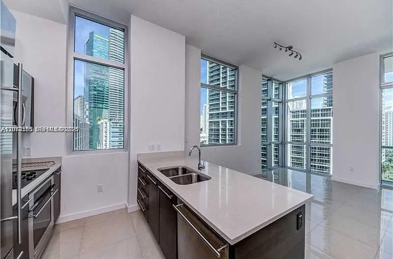 500 Brickell East Condo — Photo 4