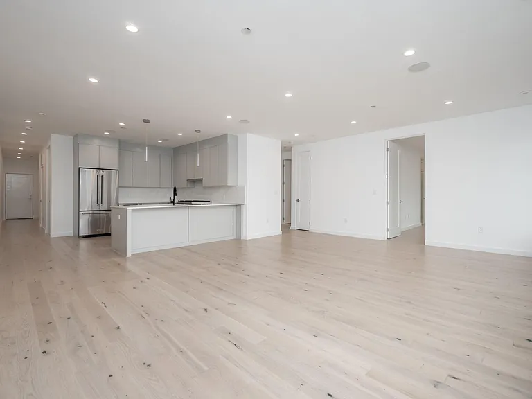 340 W 2nd St #9 — Photo 19
