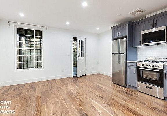 4th image of 373 Jefferson Ave #1