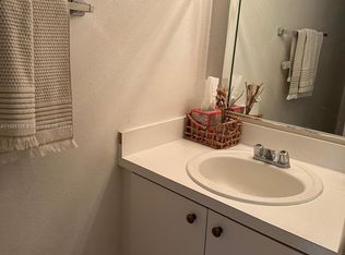 17911 NW 68th Ave APT O208, Hialeah, FL 33015