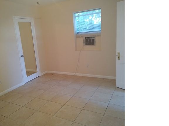 4th image of 807 33rd St APT A