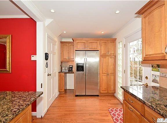 5th image of 16 Cornell Dr