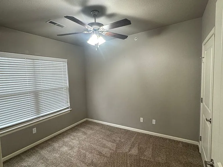 1200 W Walnut Street — Photo 8