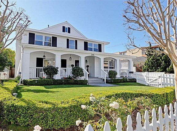 2nd image of 206 Avenue B