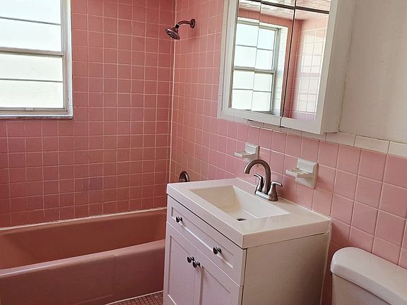 4th image of 256 Belleville Ave APT B3